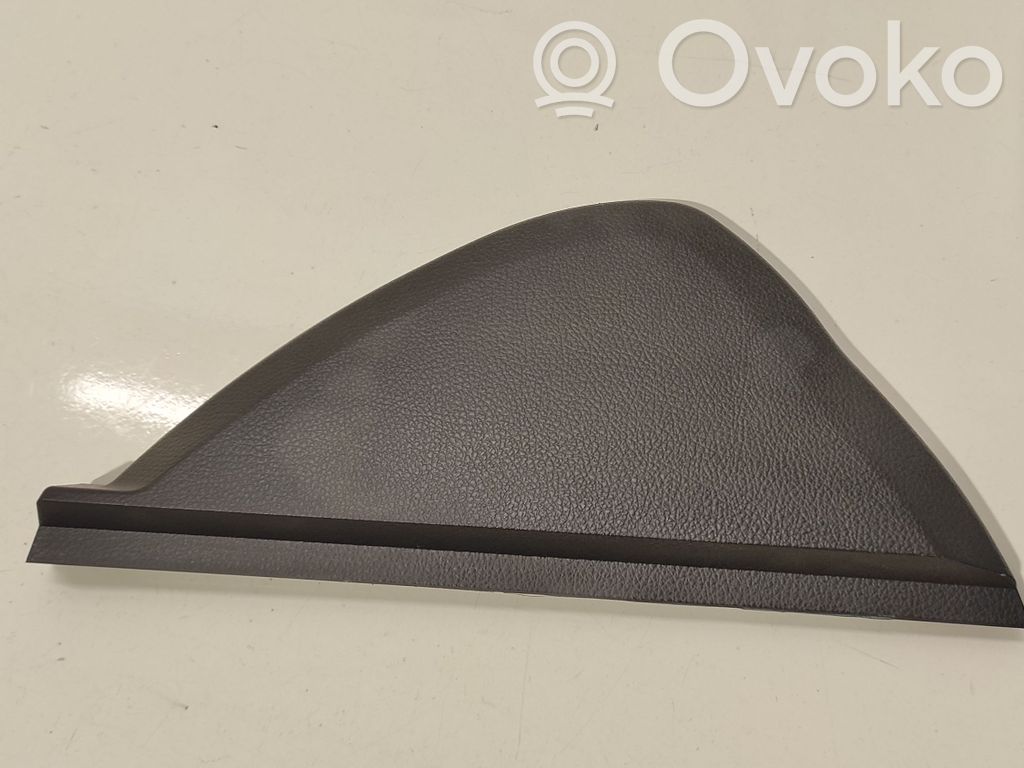 Subaru Outback Kita salono detalė 