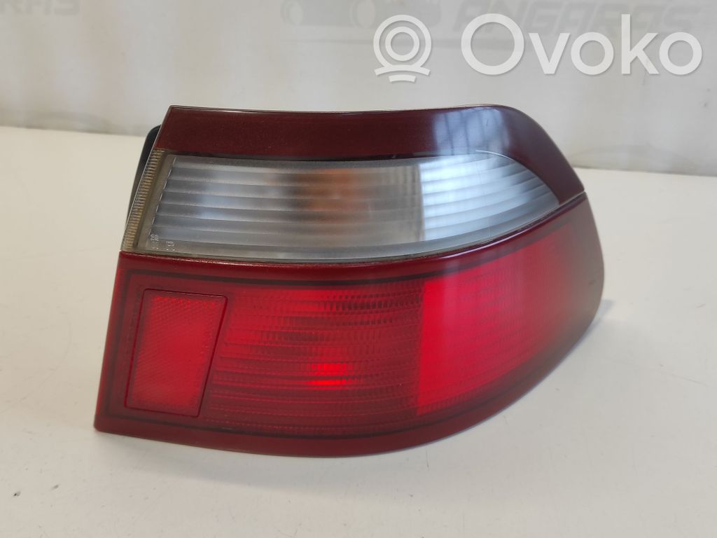 Mazda 626 Aizmugurējais lukturis virsbūvē 