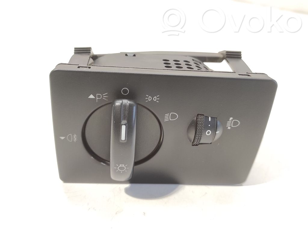 Ford Focus Light switch 