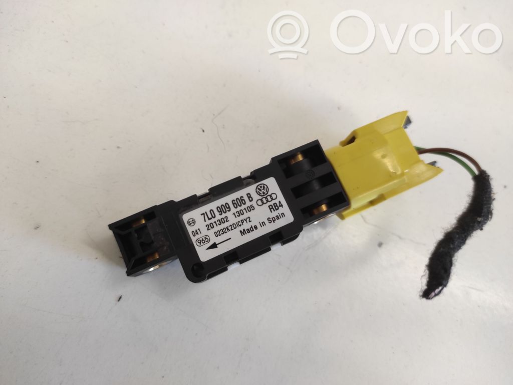 Volkswagen Touareg I Airbag deployment crash/impact sensor 
