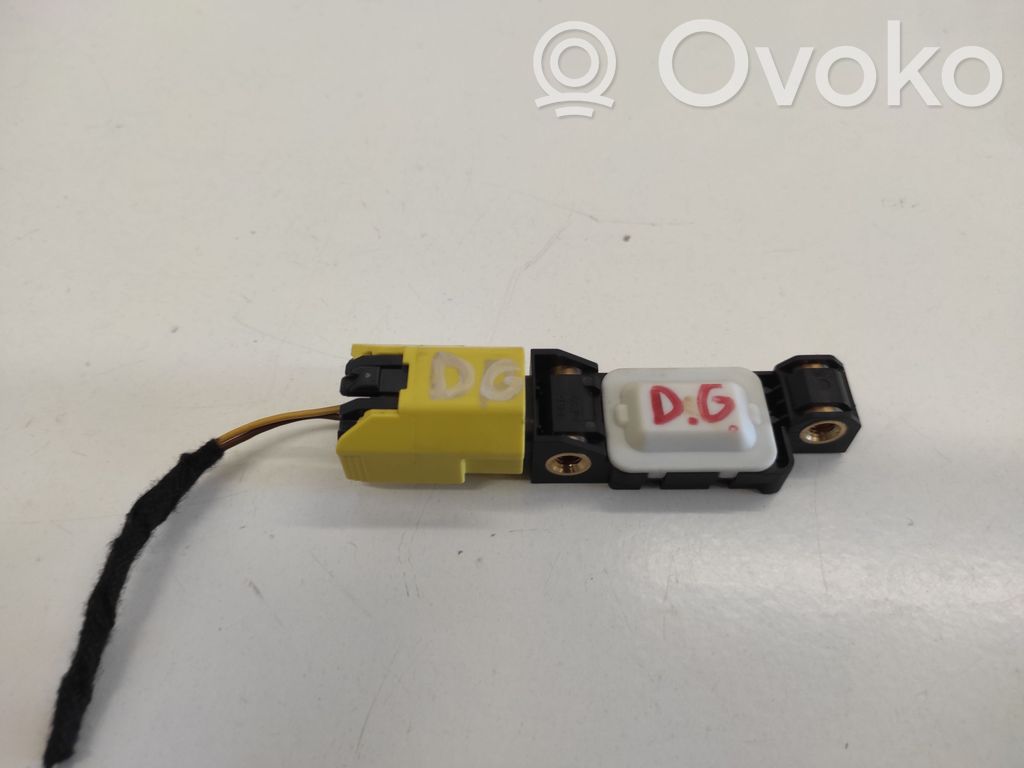 Volkswagen Touareg I Airbag deployment crash/impact sensor 