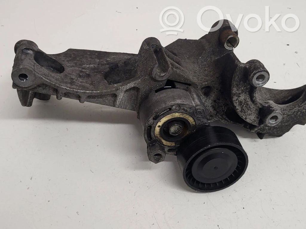 Renault Kangoo I Engine mounting bracket 