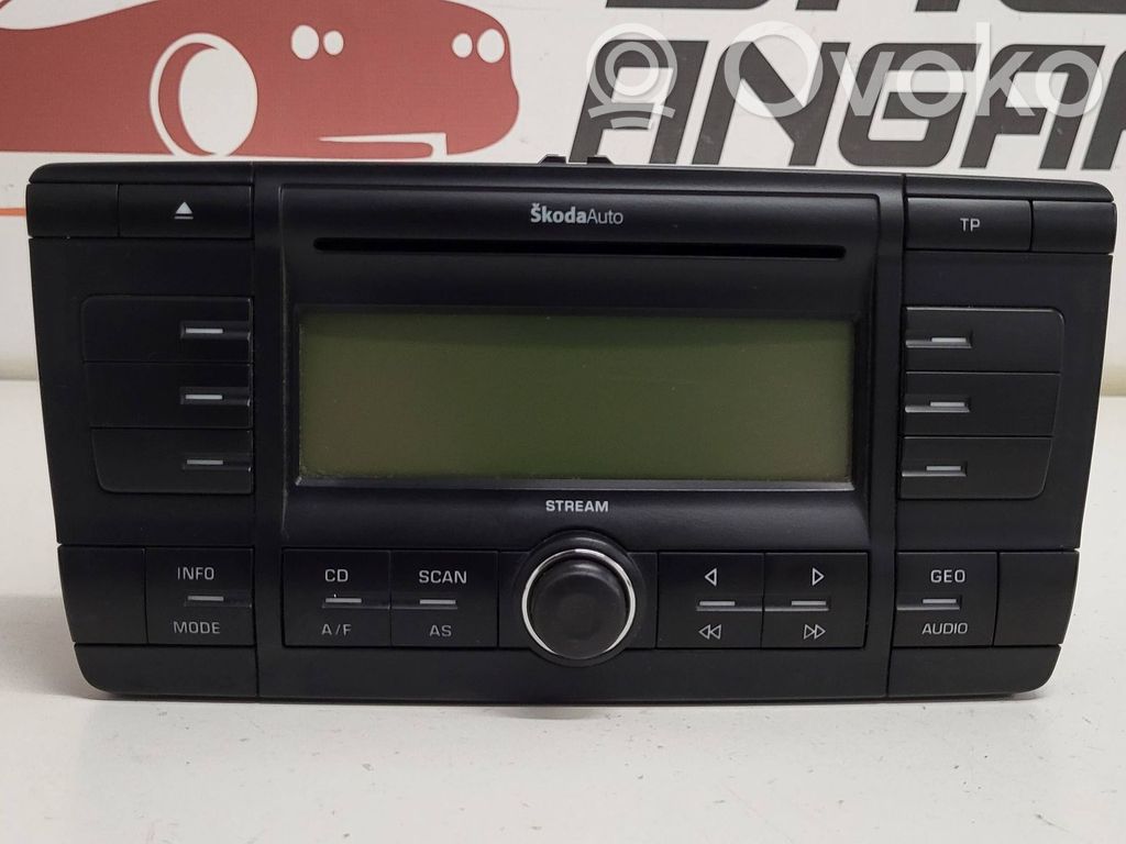 Skoda Octavia Mk2 (1Z) Panel / Radioodtwarzacz CD/DVD/GPS 