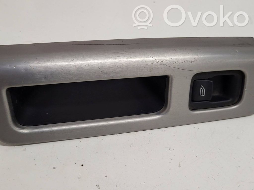 Electric window control switch   8679681