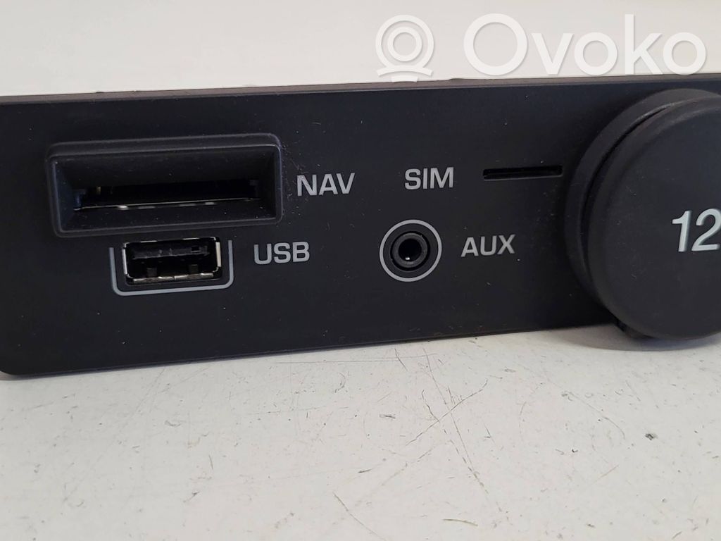 Jaguar F-Pace USB socket connector 