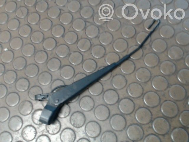 Rear wiper blade arm