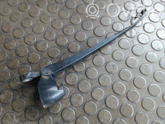 Volkswagen Golf IV Brazo del limpiaparabrisas trasero 