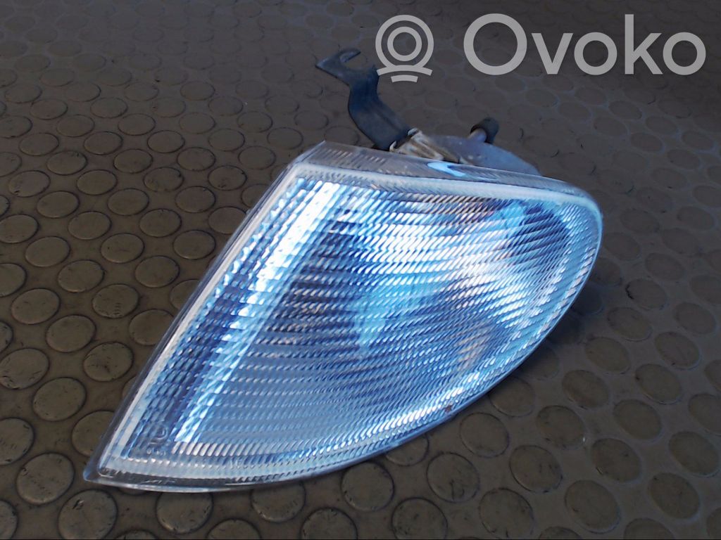 Front indicator light   1068162,7394979