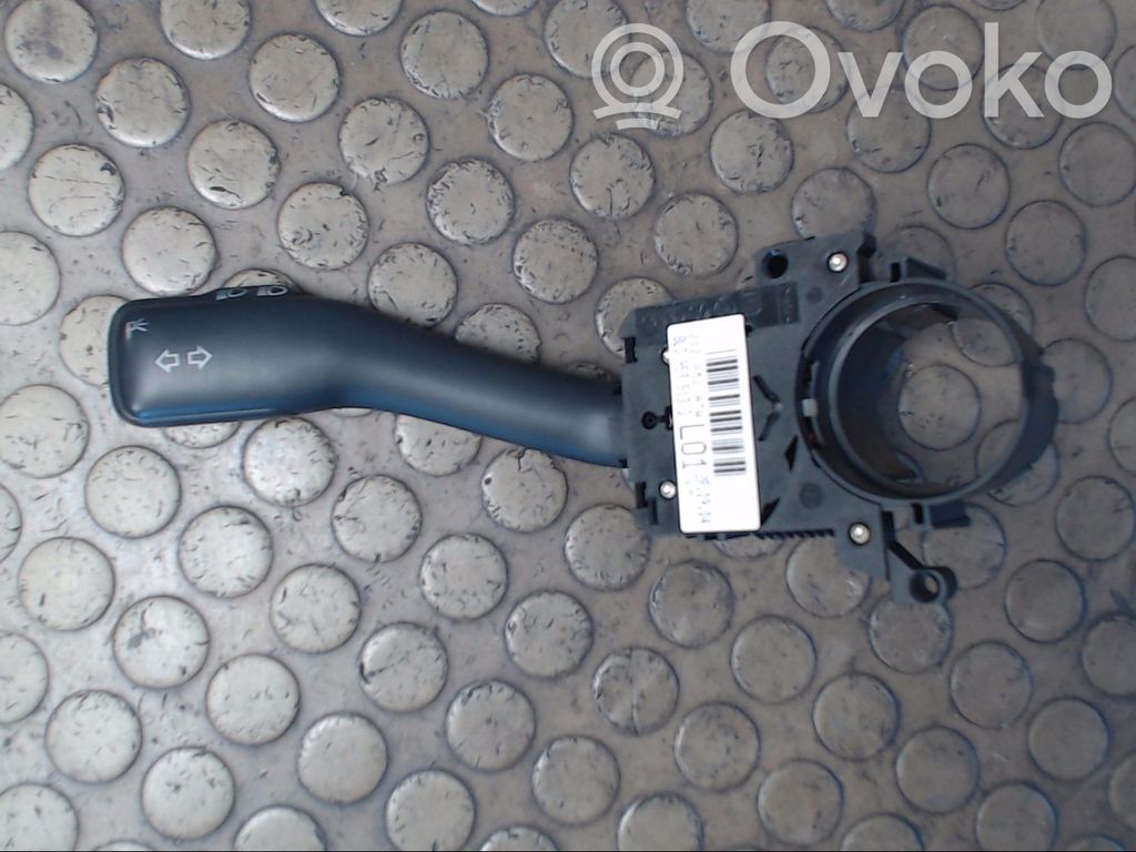 Suuntavilkun vipu   8L0953513G01C,8L0953513G