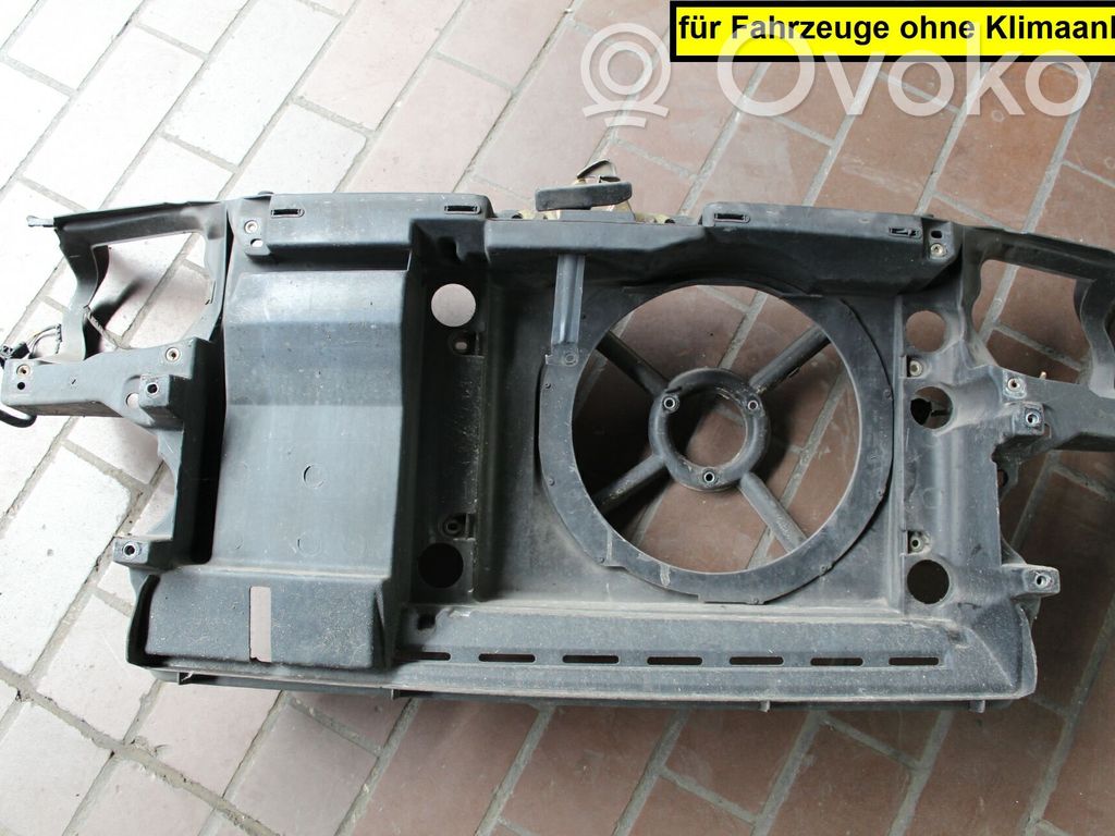 Volkswagen Golf III Staffa del pannello di supporto del radiatore parte superiore 