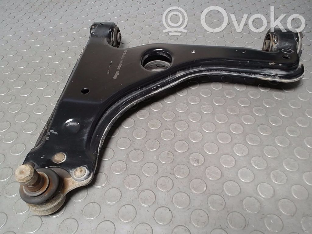 Opel Zafira B Dolny wahacz przedni 
