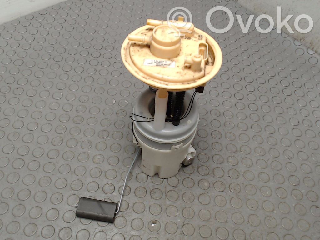 Mitsubishi Colt Bomba interna de combustible 