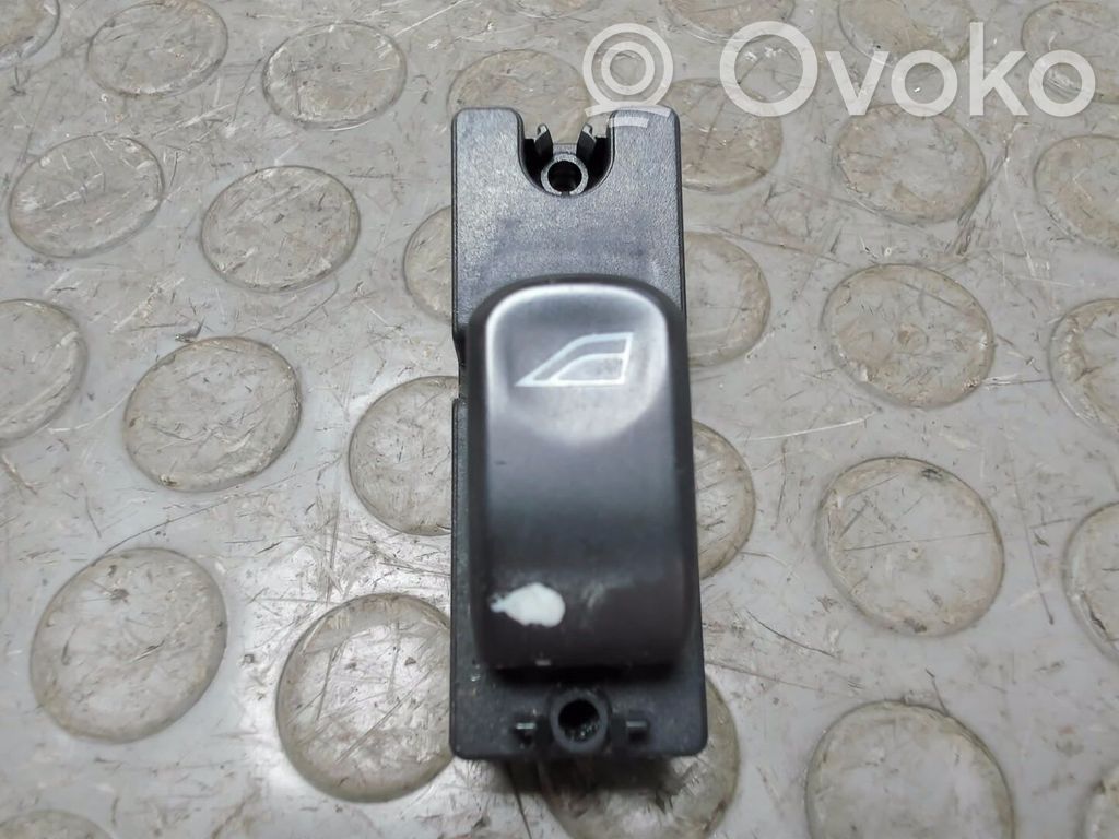 Interruptor del elevalunas eléctrico   C2S2174