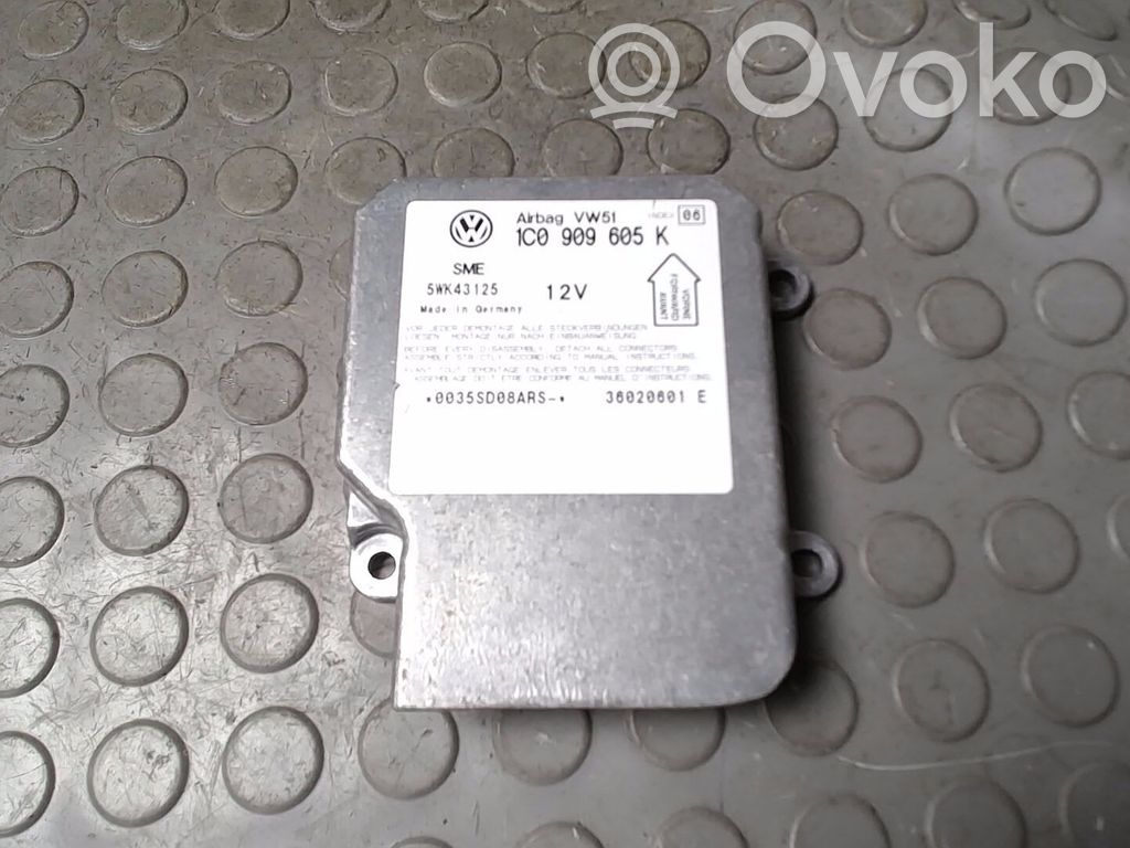 Volkswagen Polo IV 9N3 Sterownik / Moduł Airbag 