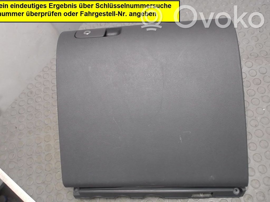 Volkswagen Golf V Schowek deski rozdzielczej / Komplet 
