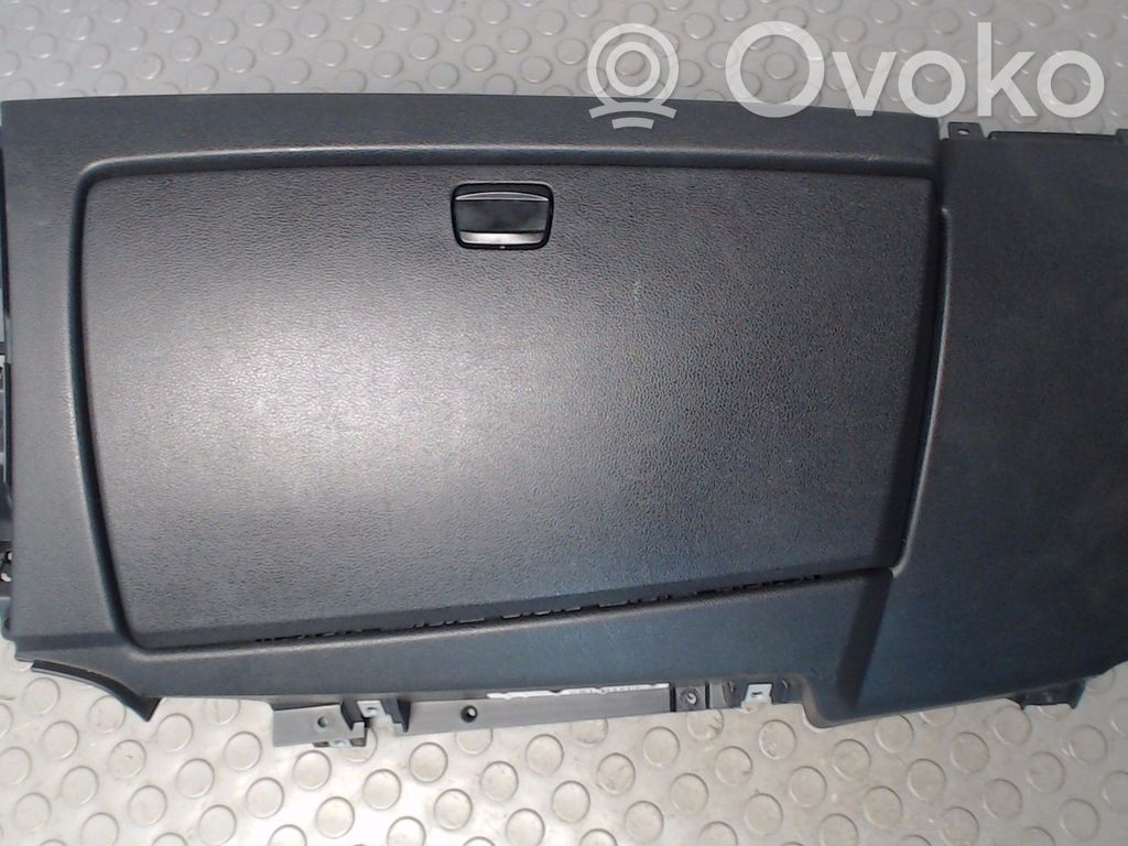 BMW 1 E81 E87 Daiktadėžės (bordačioko) komplektas 