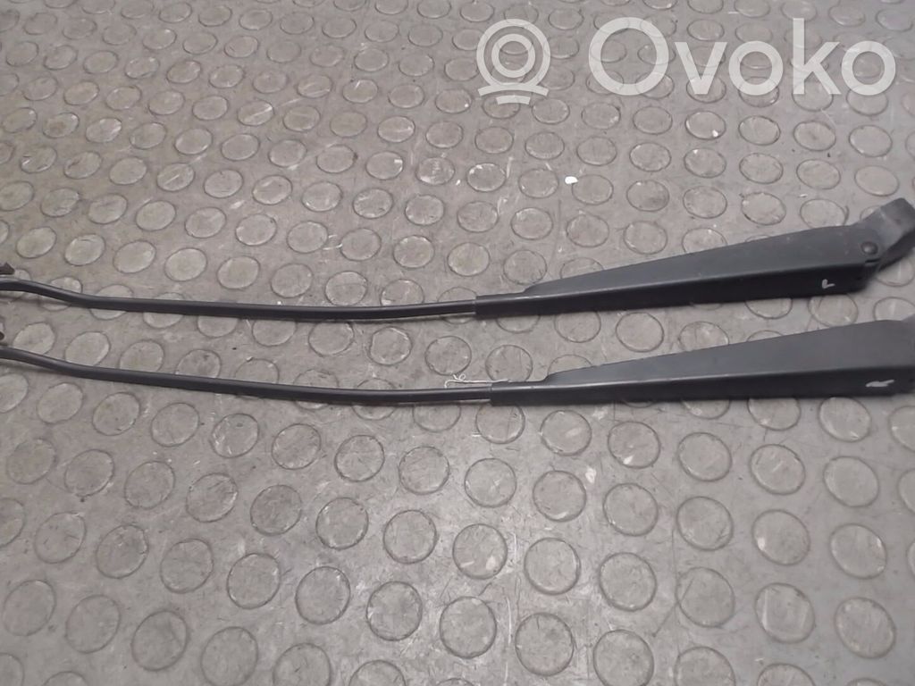 Ford Fiesta Front wiper blade arm 