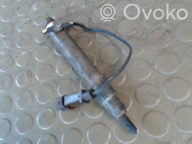 Volkswagen PASSAT B5 Polttoainesuutin 