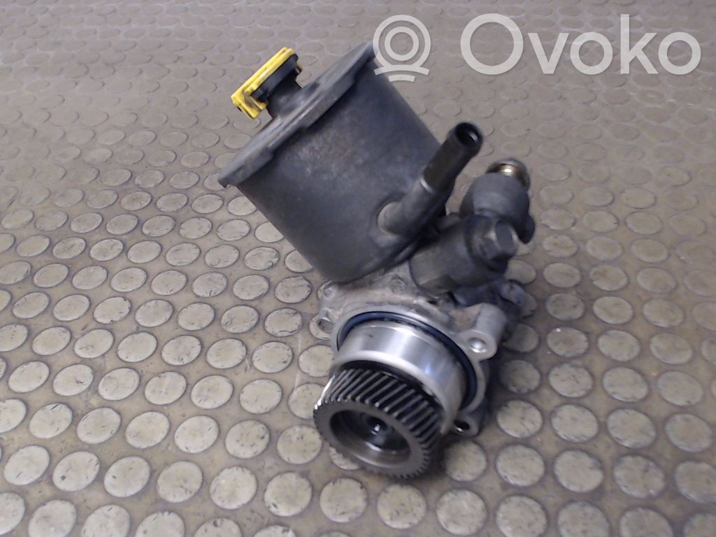 Mazda 626 Ohjaustehostimen pumppu 