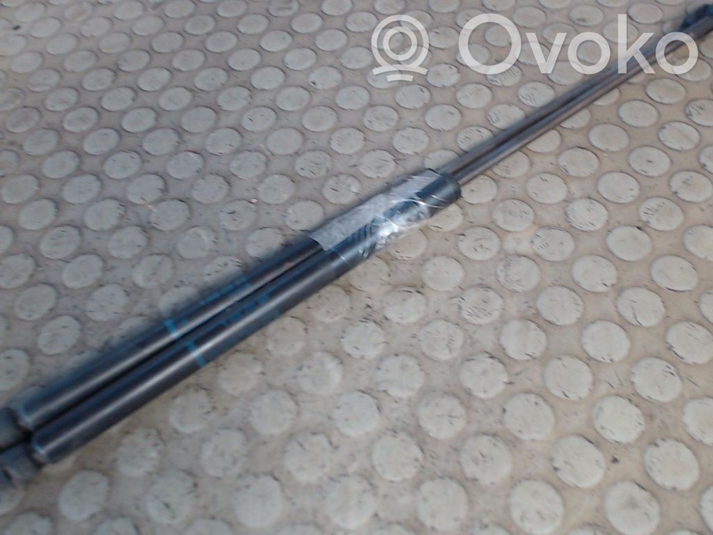 Volkswagen Golf III Tailgate/trunk strut/damper 