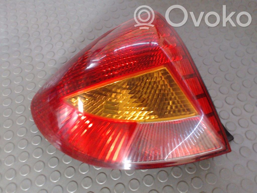 KIA Rio Aizmugurējais lukturis virsbūvē 