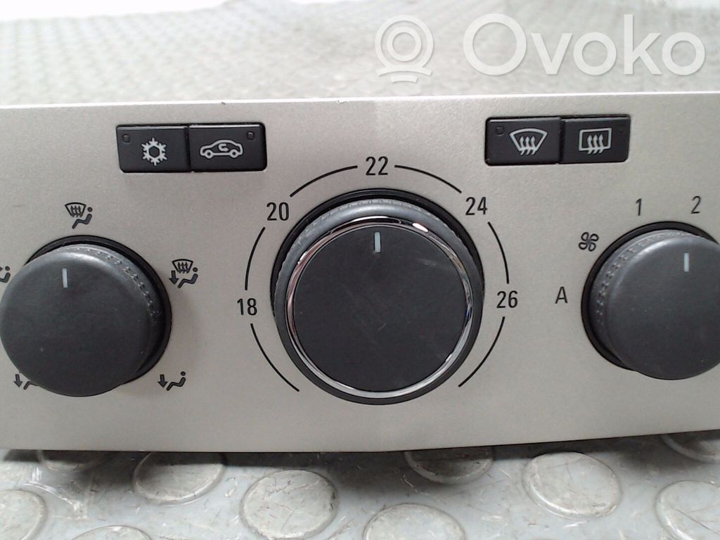 Opel Zafira B Panel klimatyzacji 