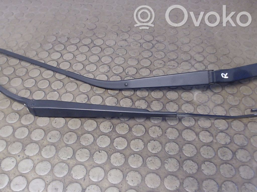 Mazda 6 Brazo del limpiaparabrisas delantero 