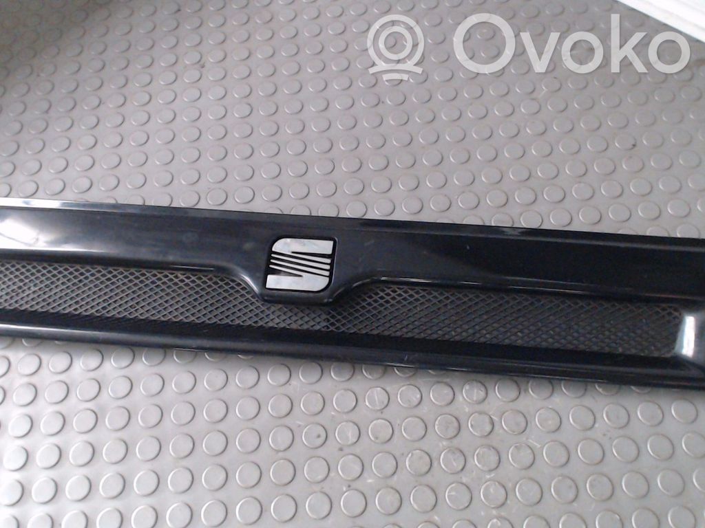 Seat Ibiza I (021A) Etusäleikkö