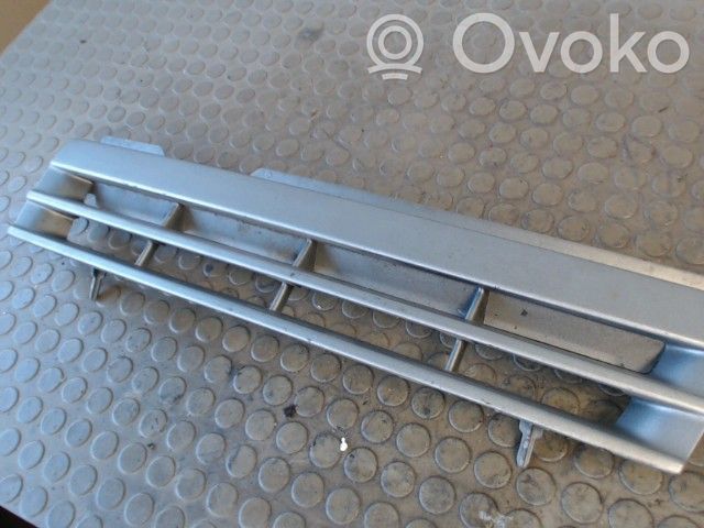 Opel Vectra A Etusäleikkö 