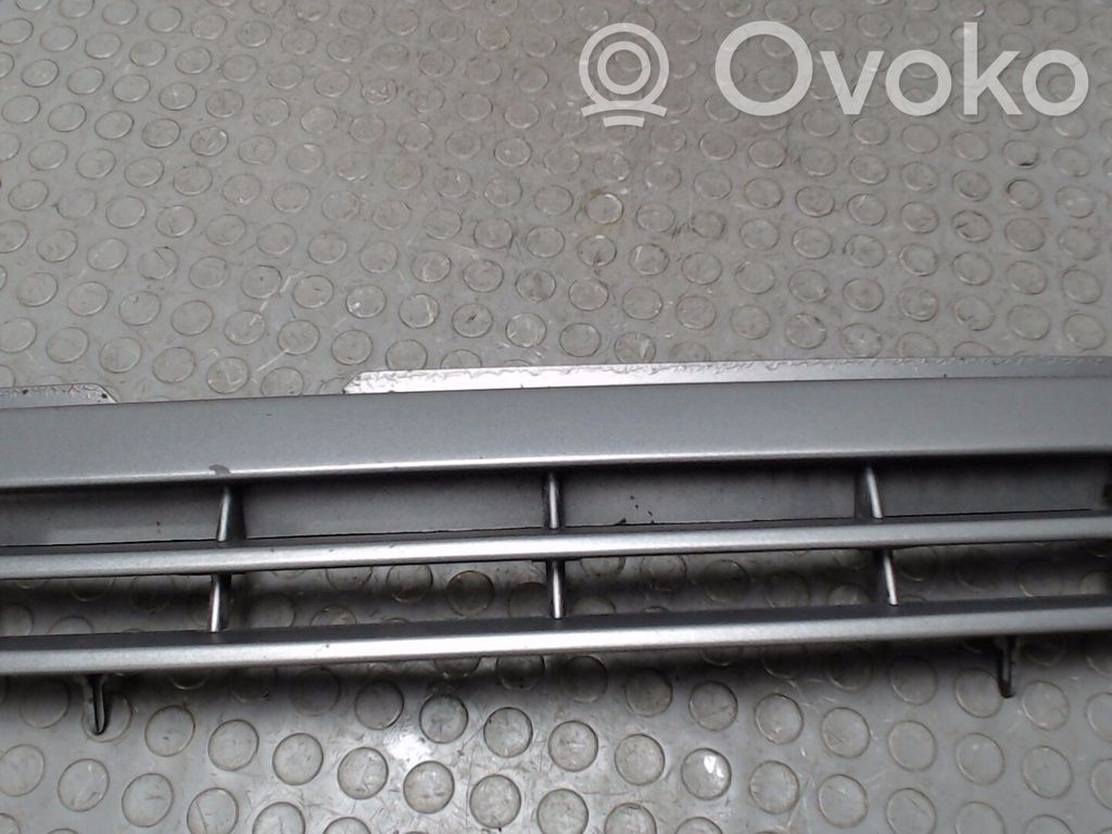 Opel Vectra A Etusäleikkö 