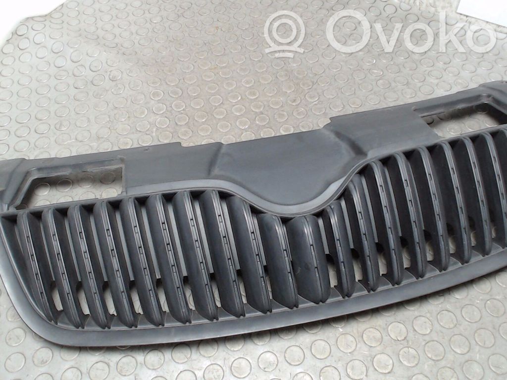 Skoda Fabia Mk2 (5J) Etusäleikkö