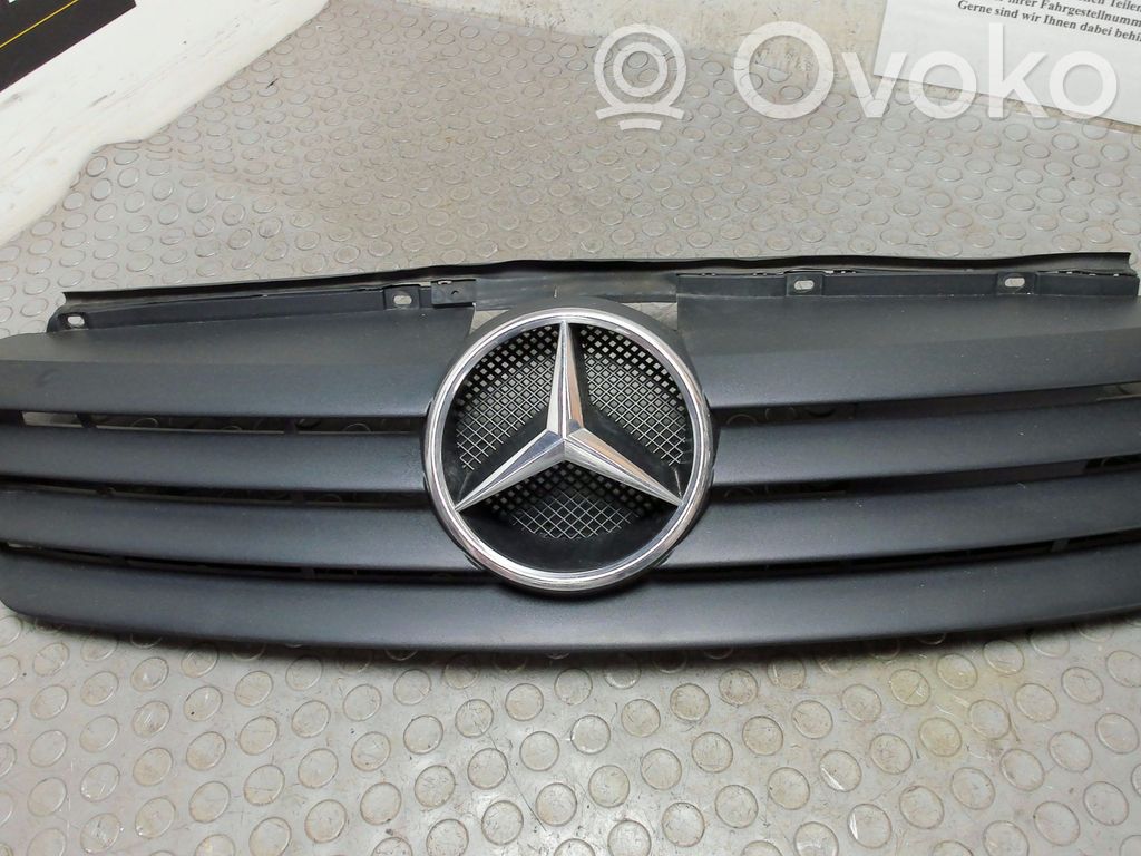 Mercedes-Benz Vaneo W414 Grilă față