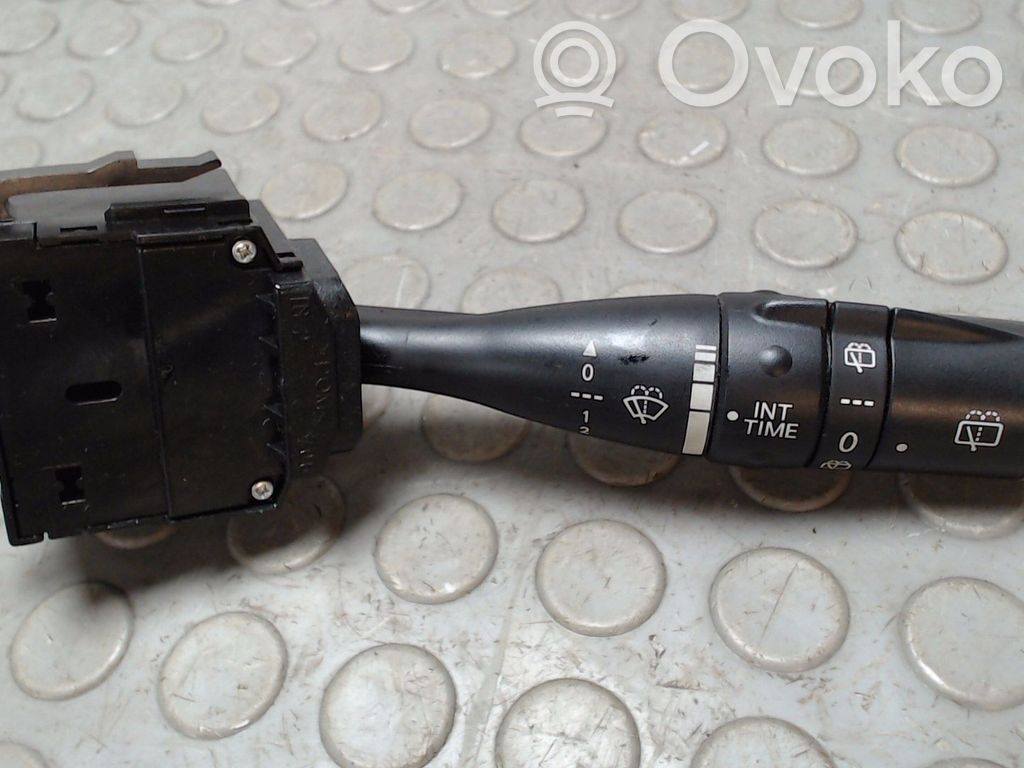 Pyyhkijän vipu   MN164702XA