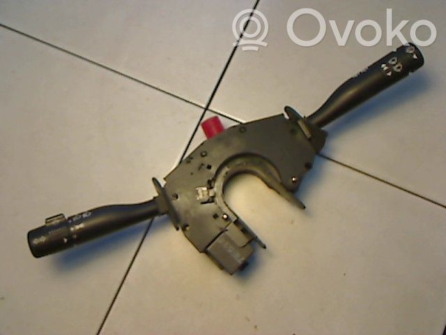 Mazda 121 SM Commodo de clignotant 