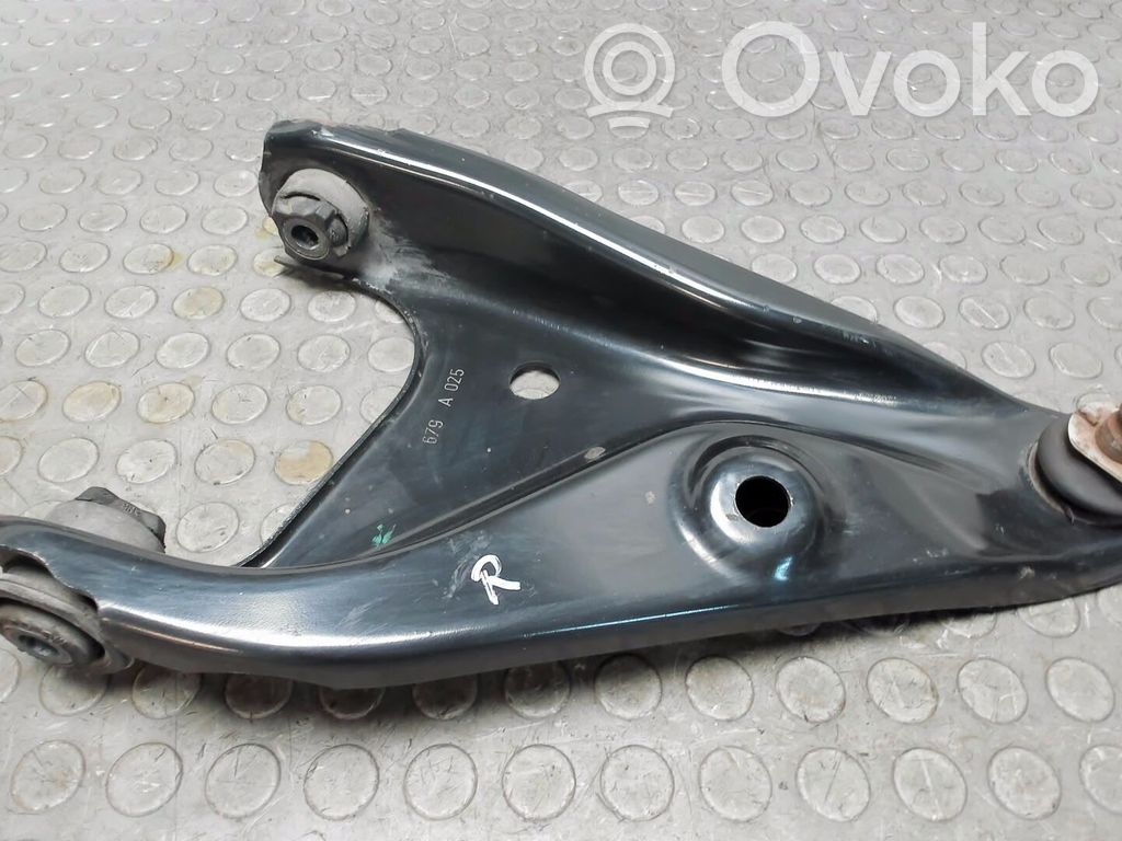 Dacia Sandero Front lower control arm/wishbone 