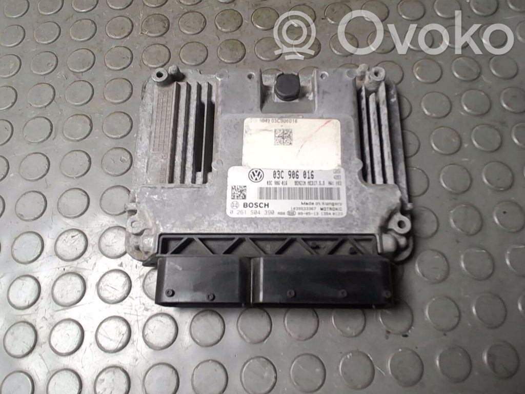 Volkswagen Golf VI Engine control unit/module 