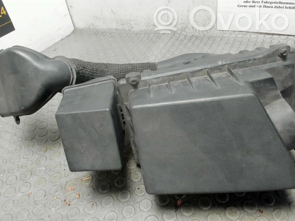 Ford Focus Air filter box 