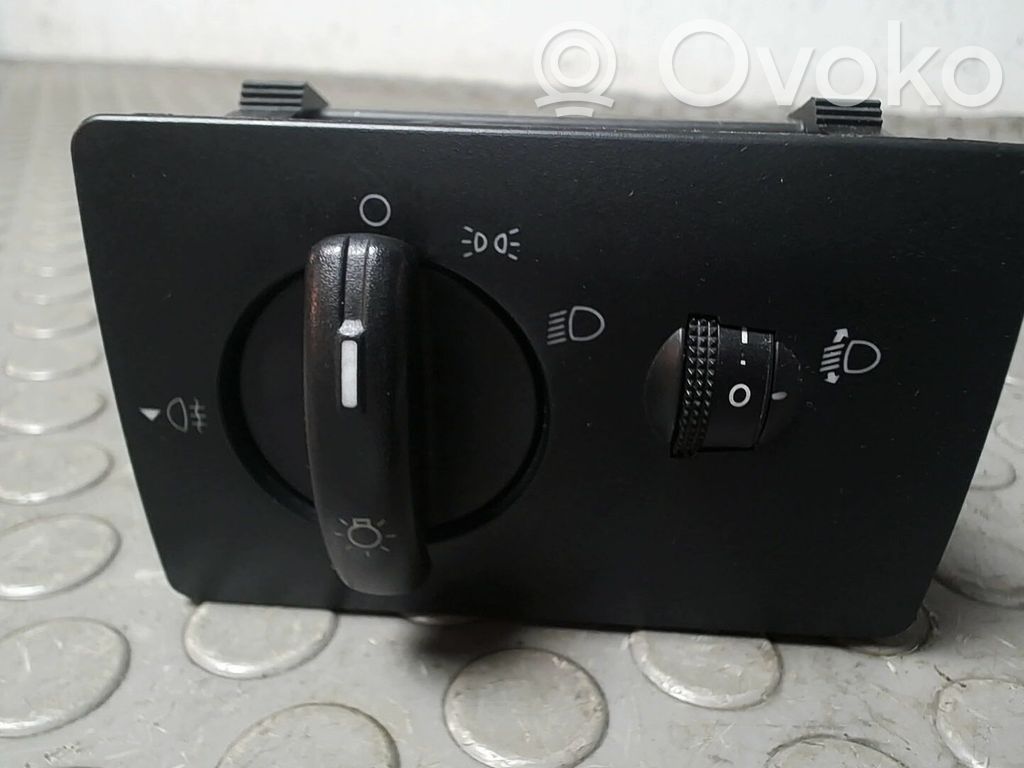 Light switch   1356220
