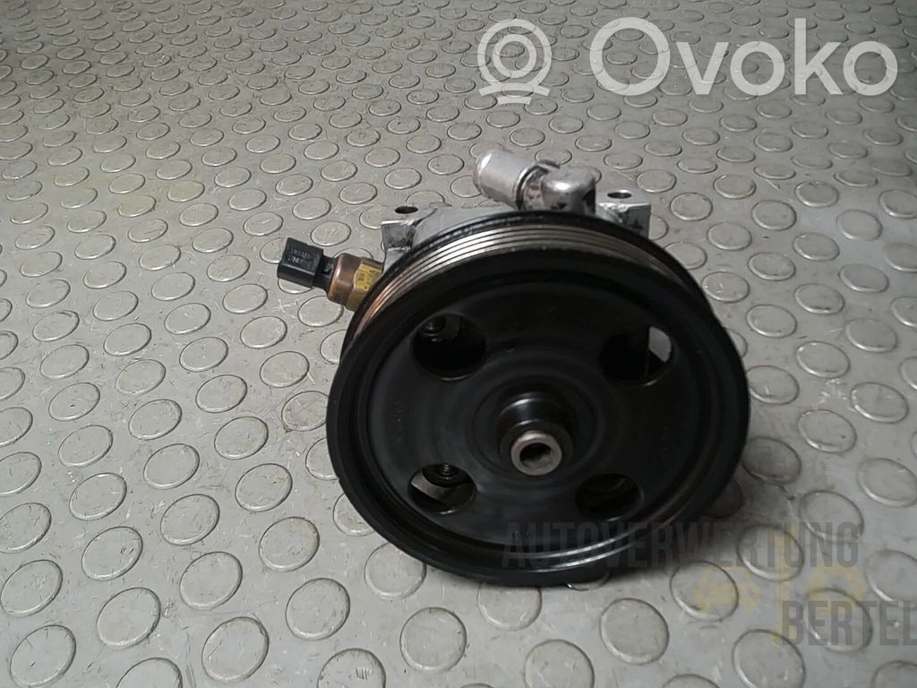 Ford Focus C-MAX Power steering pump 