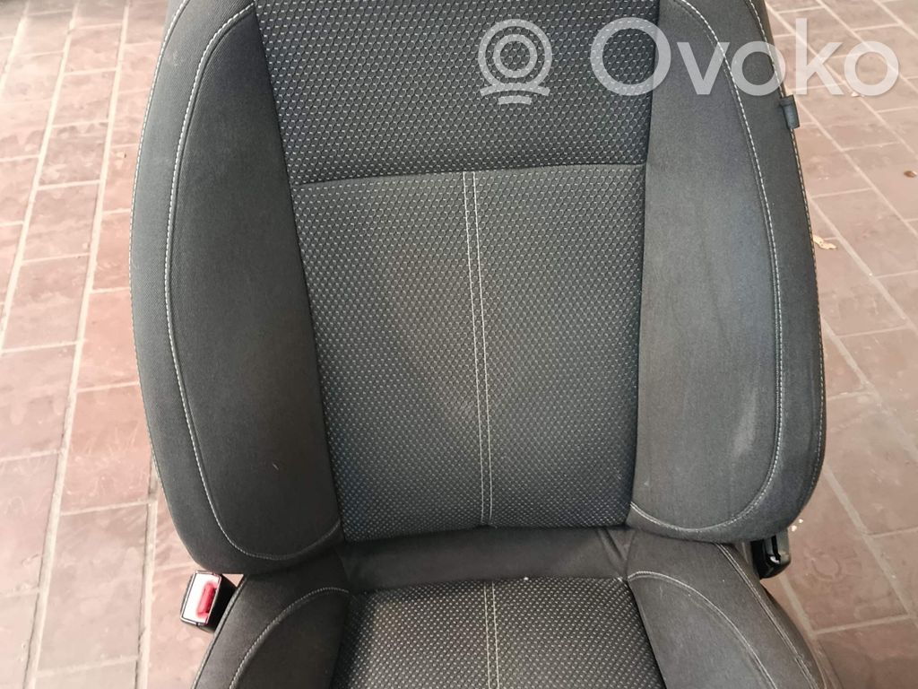 Opel Astra J Kuljettajan istuin 