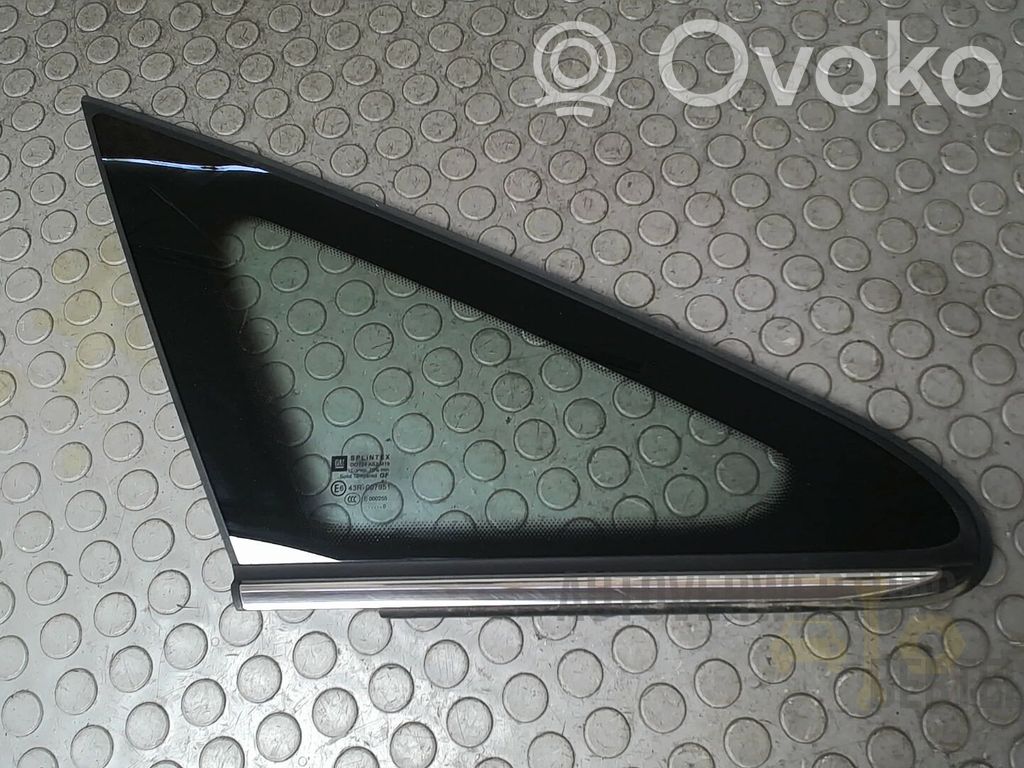 Opel Zafira B Finestrino/vetro triangolo anteriore 