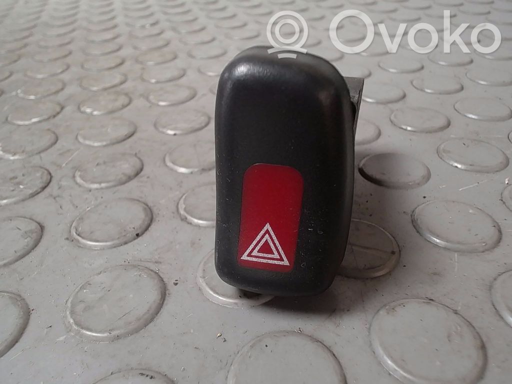 Subaru Impreza I Botón interruptor de luz de peligro 