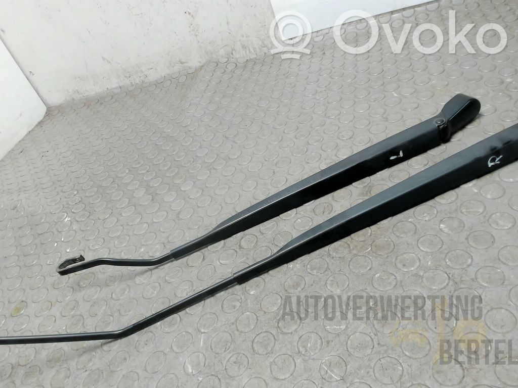 Peugeot 1007 Bras d'essuie-glace avant