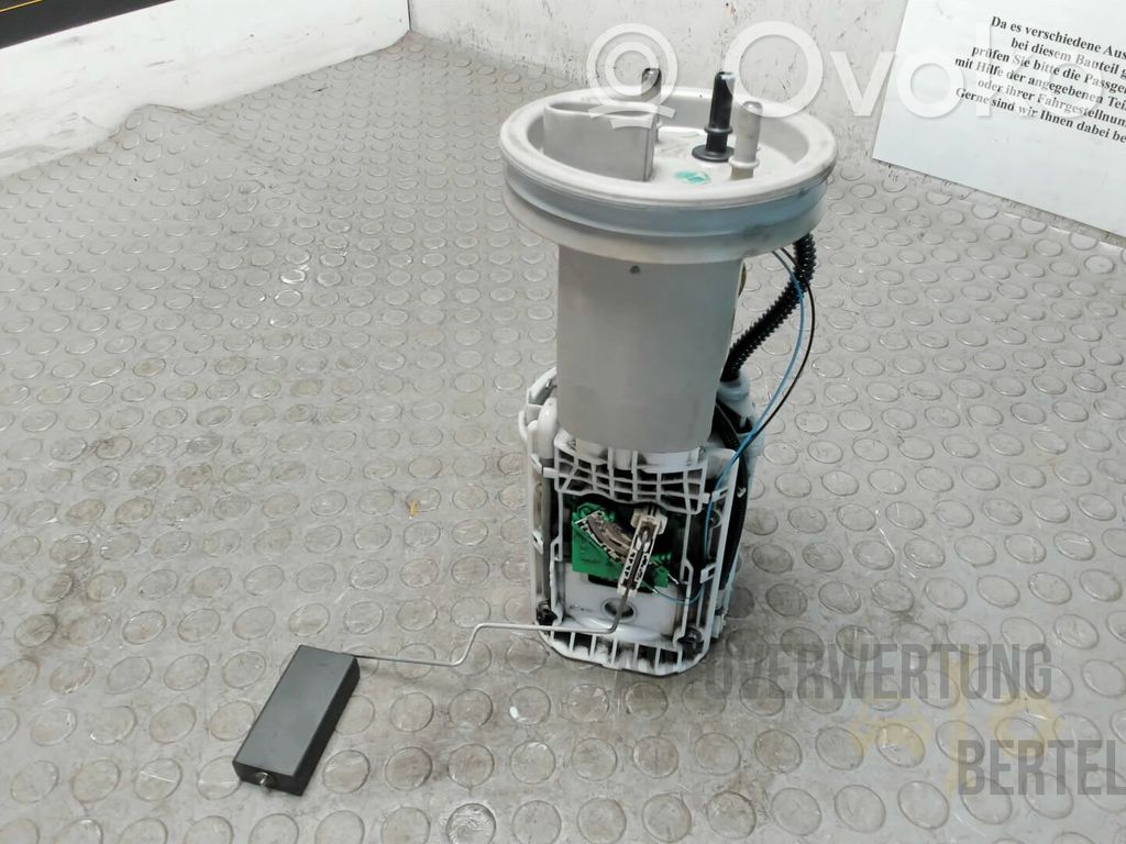 Volkswagen PASSAT B5.5 Pompe à carburant 