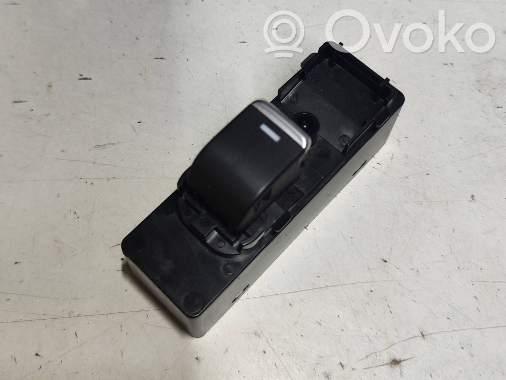 Electric window control switch   GMM666370