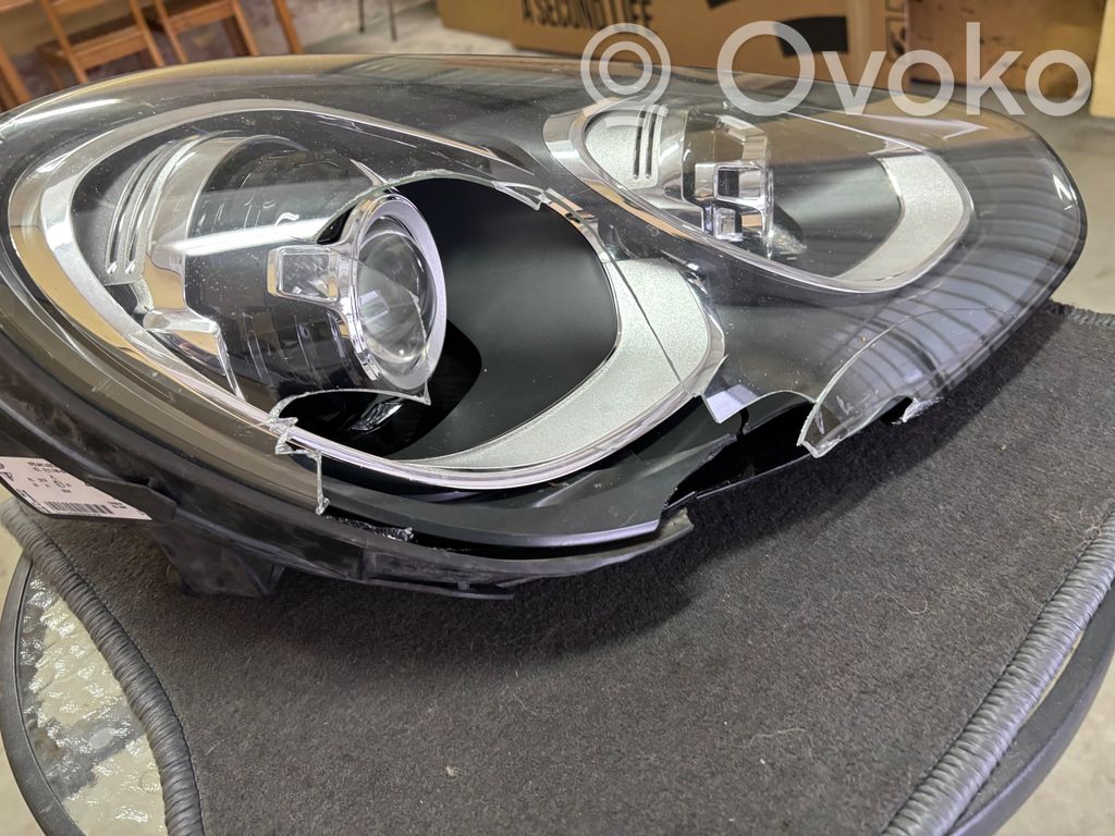 Porsche Cayenne (92A) Lampa przednia 