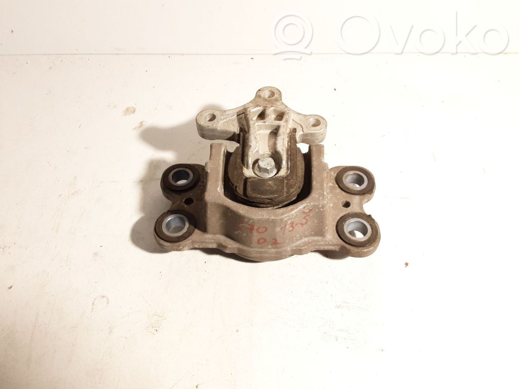 Engine mount bracket   31262710,31262710