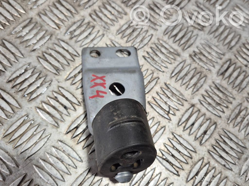 Volvo XC60 Muffler mount bracket/holder 