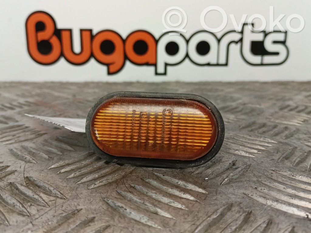 Renault Clio I Priekšējā bufera pagrieziena rādītājs 