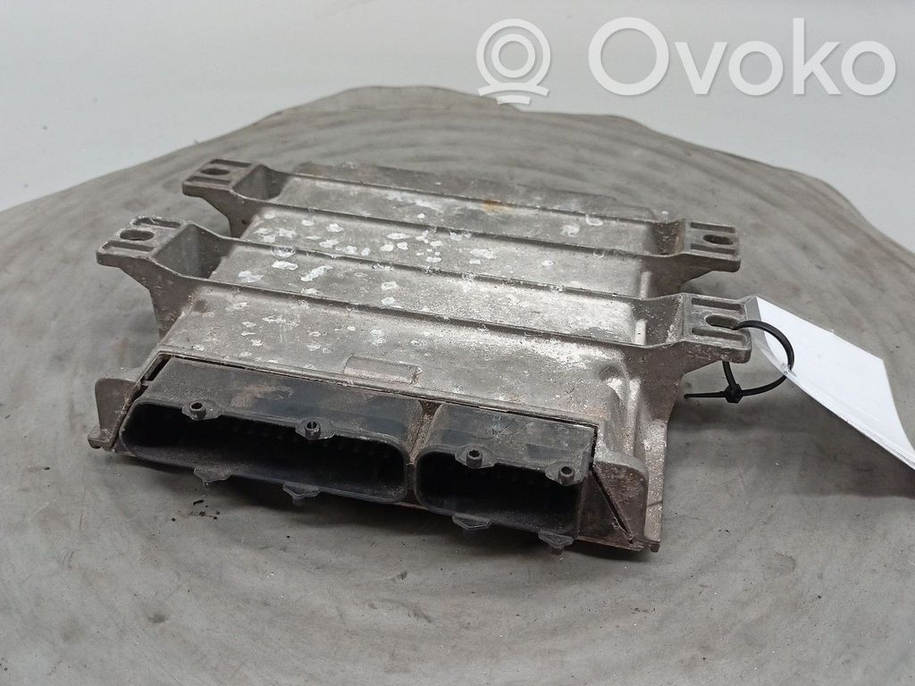 Dzinēja vadības bloks   NNN100743,YD504139